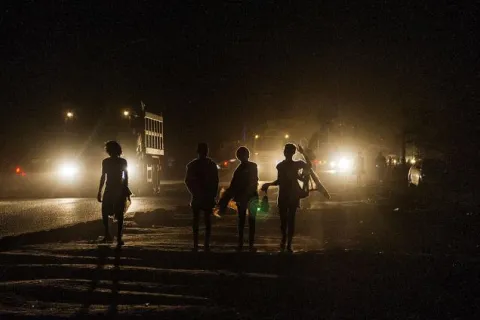 Moçambiques växande gruvindustri lockar migrantarbetare och sexarbetare från regionen. Båda grupperna är särskilt utsatta för hivsmitta. 