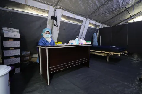 Avdelningen för bekräftade eller misstänkta fall av covid-19 på ett av sjukhusen Läkare Utan Gränser stöttar nordvästra Syrien
